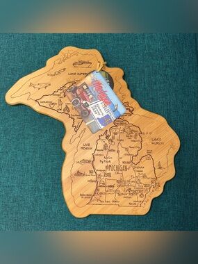 Totally Bamboo Destination Michigan State Shaped 16.8"x16.5"W Cutting Board NWT